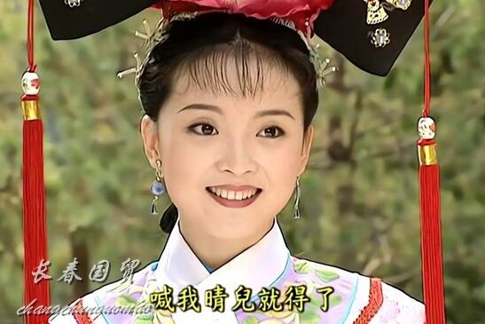 近日,王艳在参加某节目录制时,再次穿上古装,顶着头饰,以"晴儿"的