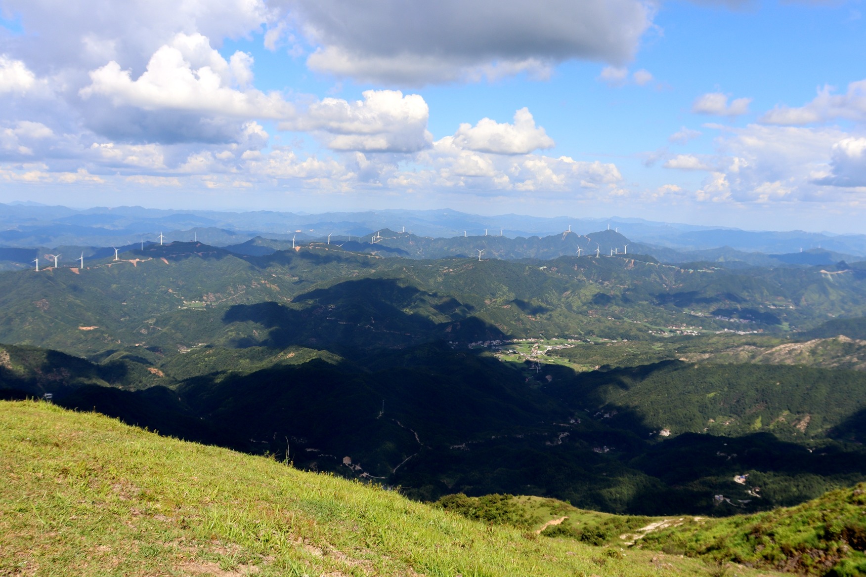 枫景这边独好兴国第一高峰海拔1204米的大乌山