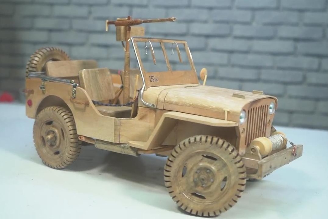 用普通木板制作军用汽车模型,细节做的很到位,超逼真!