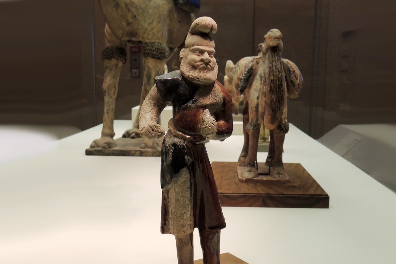 中国古代陶器珍品唐三彩胡人俑国家博物馆藏