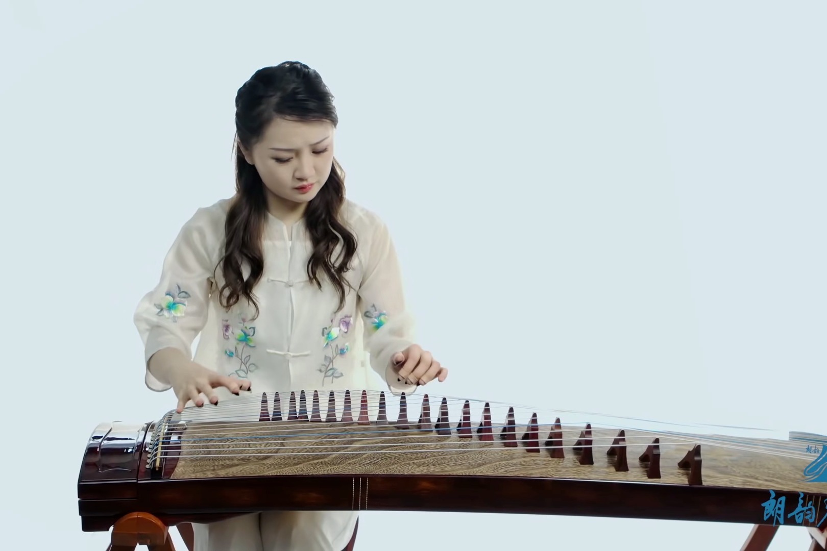 王钰携手朗韵古筝-天籁,精彩演绎《姜女泪》
