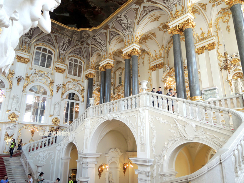俄罗斯皇宫中的这座楼梯堪称全世界壕梯之最
