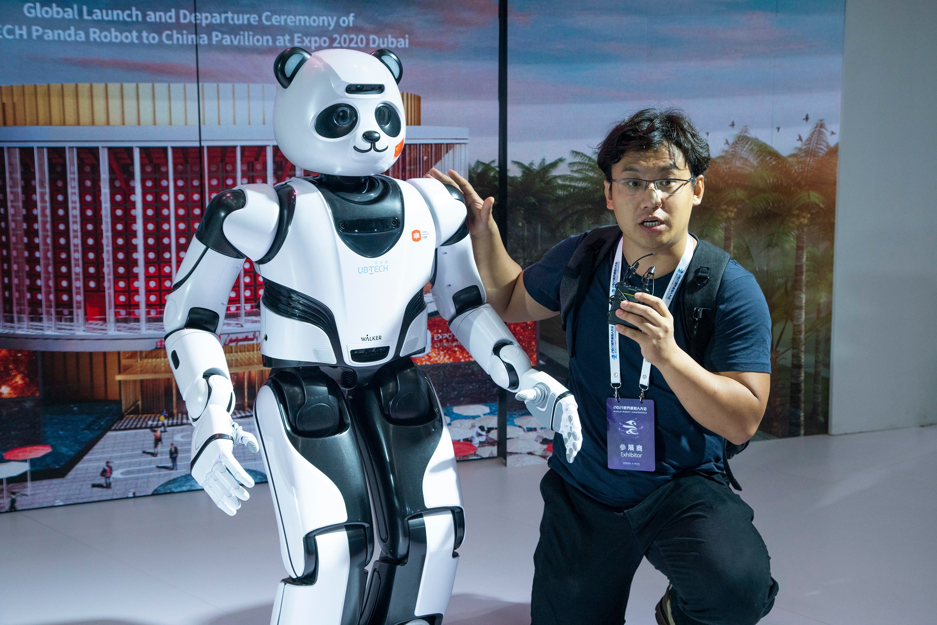 国学风尚交融科技智能优必选熊猫机器人启程迪拜世博会