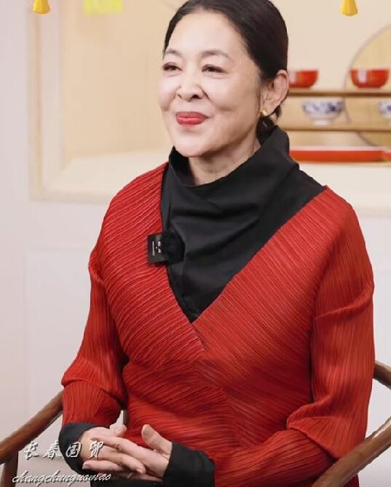 倪萍自述自己 1991 年开始主持春晚,现在已经 31 年了,她还放出了历年