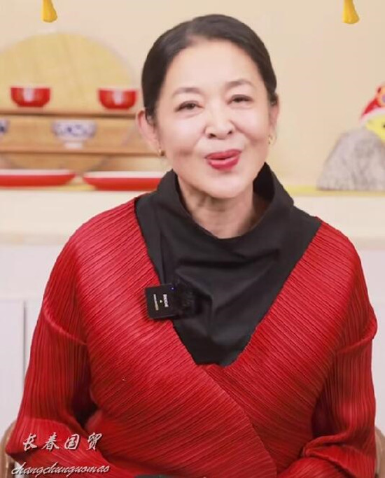 倪萍自述自己 1991 年开始主持春晚,现在已经 31 年了,她还放出了历年