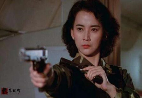 64岁胡慧中近照曝光面带微笑端庄优雅昔日霸王花风韵犹存