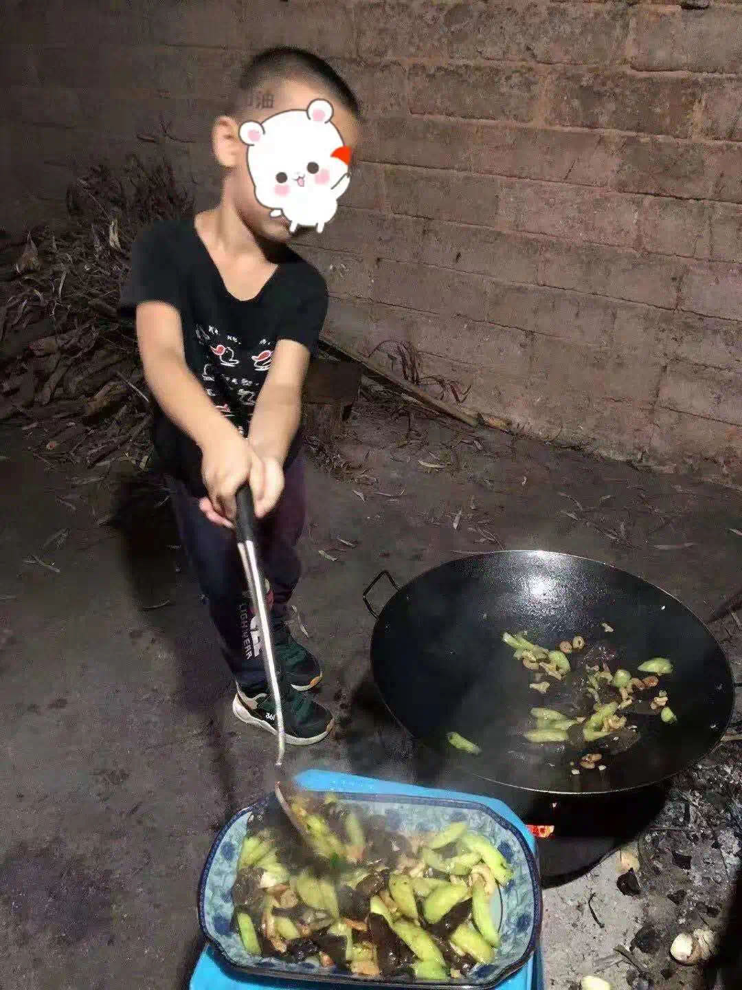 六一儿童节，自闭症孩子给妈妈做顿饭