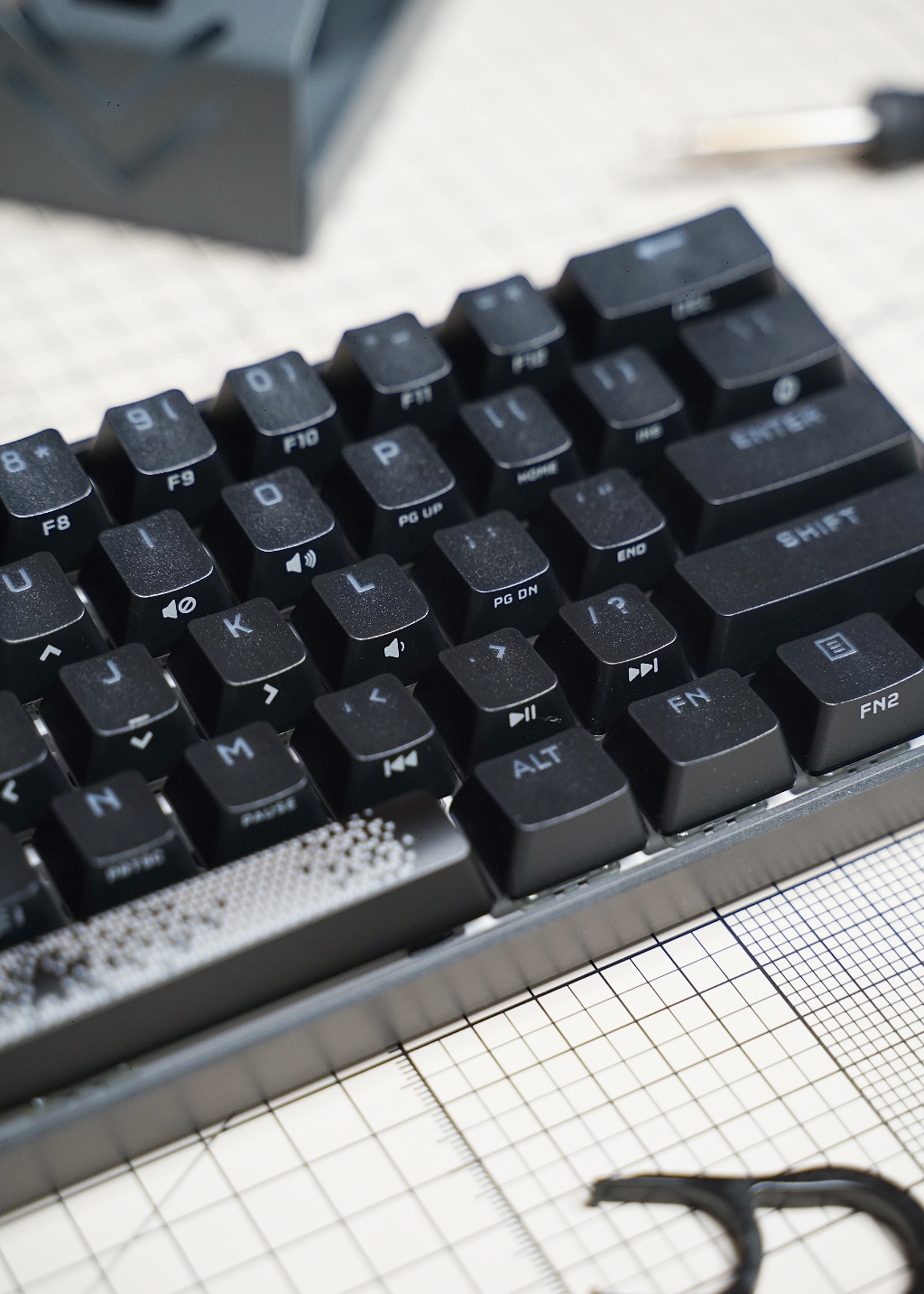 短小精悍速度快,海盗船 k65 rgb mini 机械键盘__凤凰网