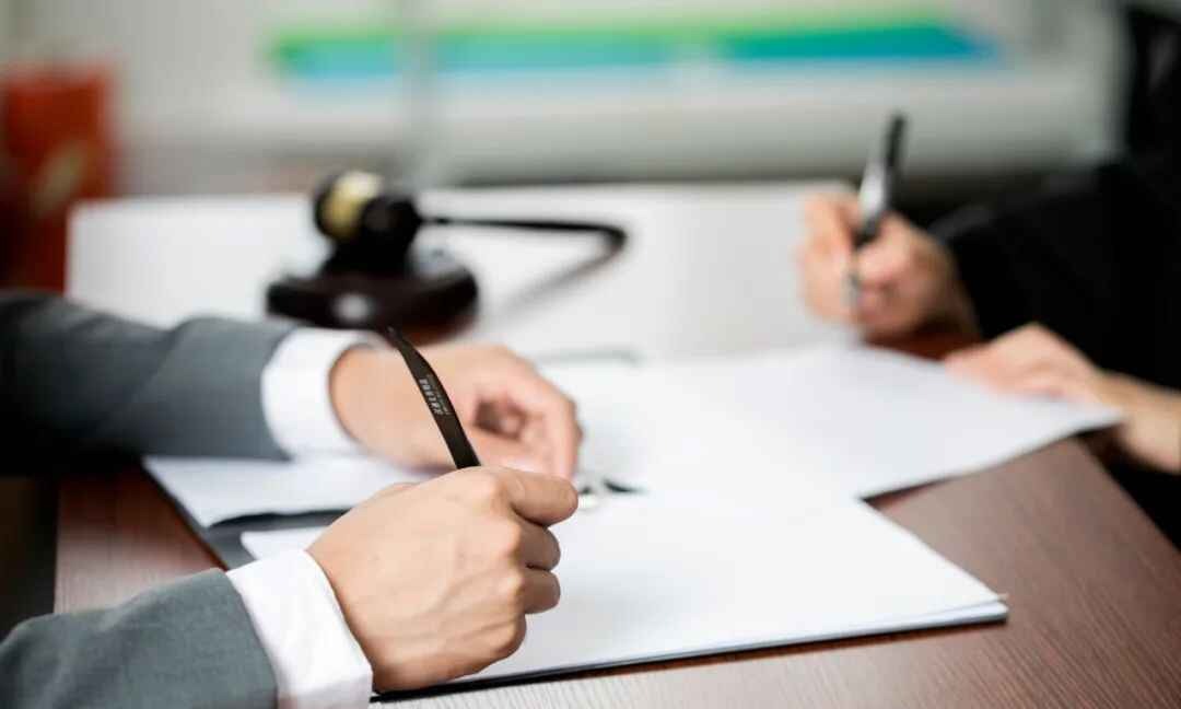 对方合同违约,损失赔偿标准及违约金如何算?__凤凰网