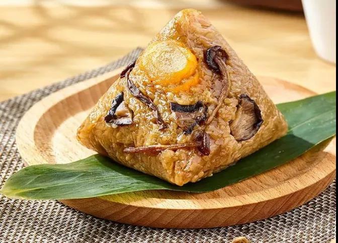 南方粽子的代表品种——广东粽子,包括常见的豆沙粽,鲜肉粽外,还有