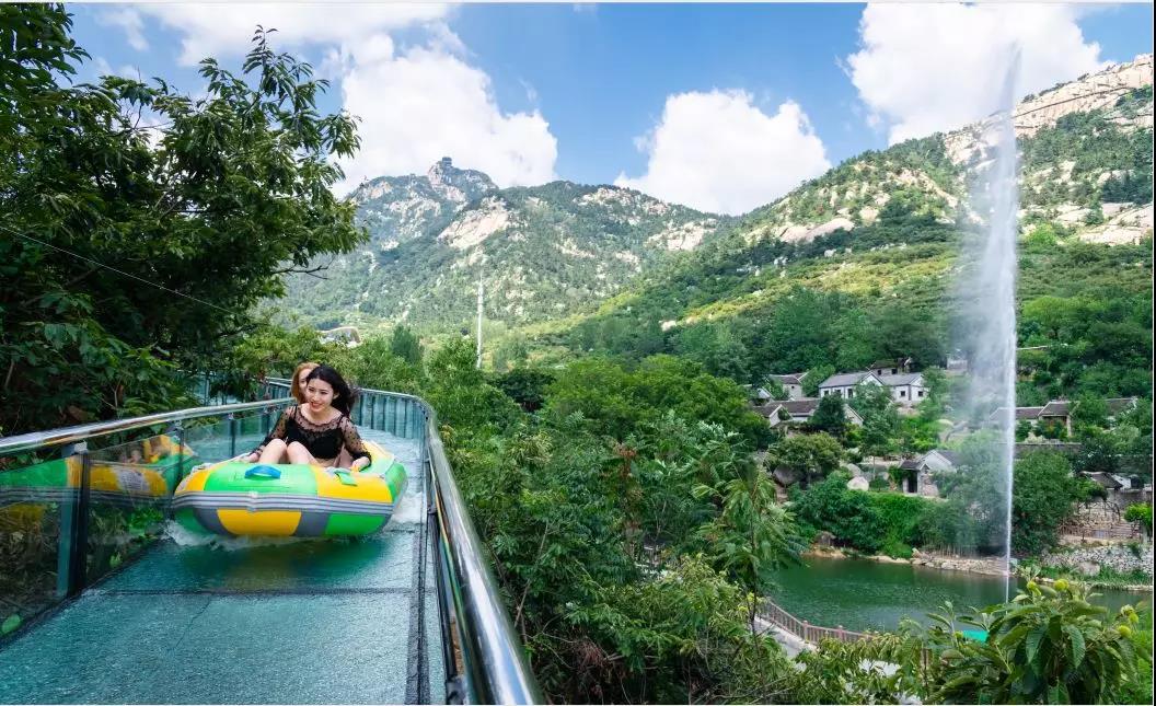 天蒙山景区开启了临沂高空玻璃桥的时代,随后龟蒙景区,红石寨也先后建