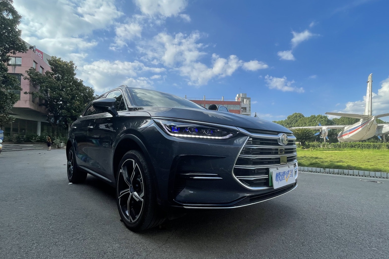 比亚迪唐dm-i可以让你午睡"躺平",夜里躺平度过"想你的夜"!