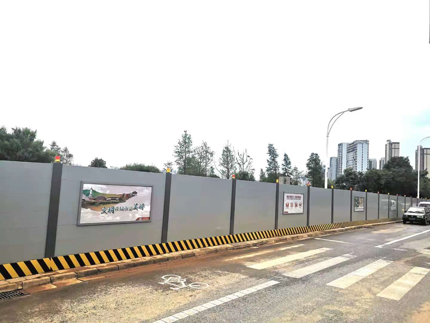 这些长沙重点市政项目均采用的是新型装配式b类围挡中的铝质围挡