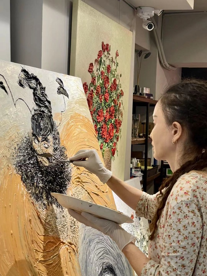 中国台湾女画家陈俐维用画刀独创"新式油画"