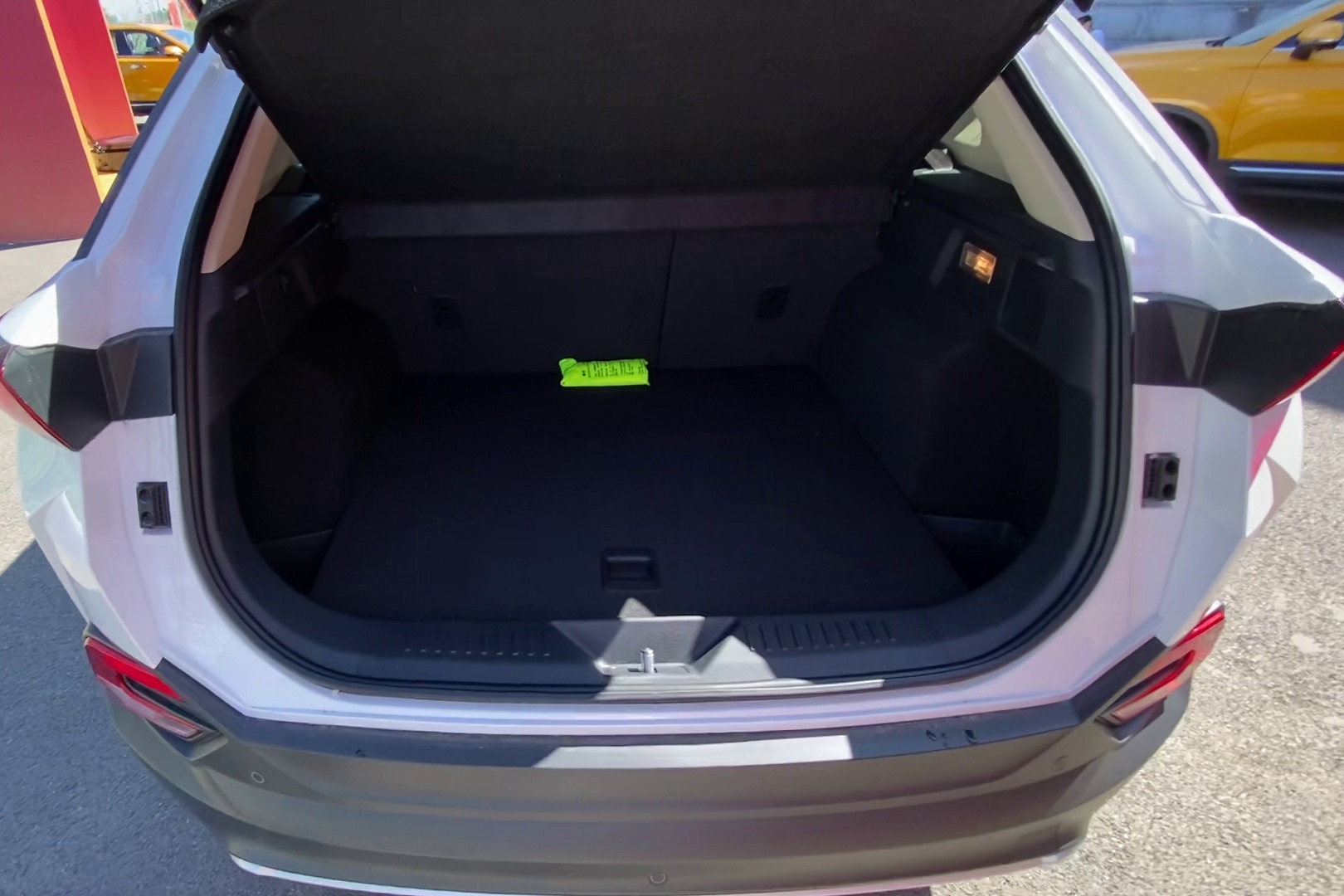 星车大爆炸新款奔腾t77pro后备箱空间展示