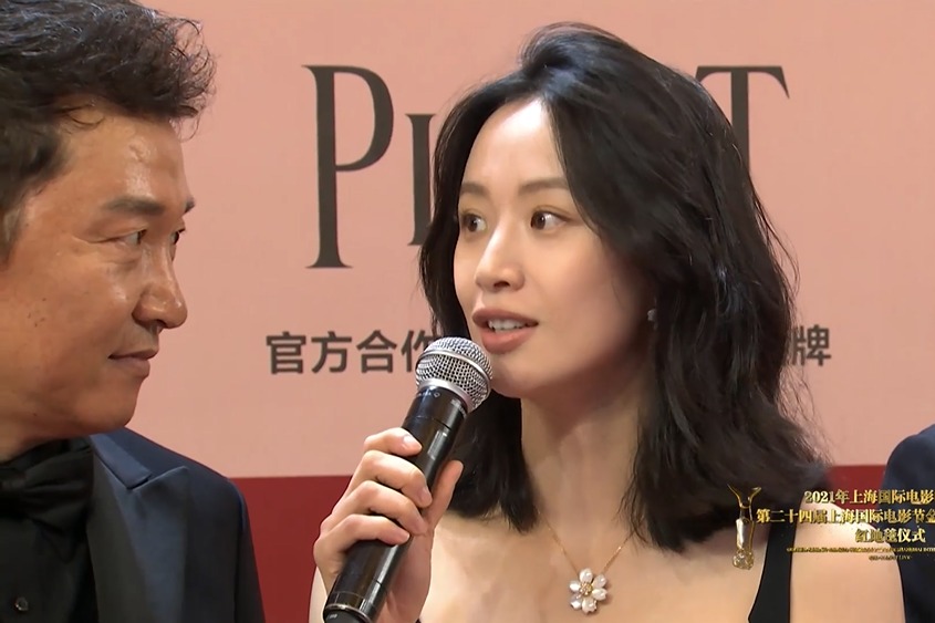 《热汤》剧组亮相红毯，陈都灵精致甜美，李梦优雅性感