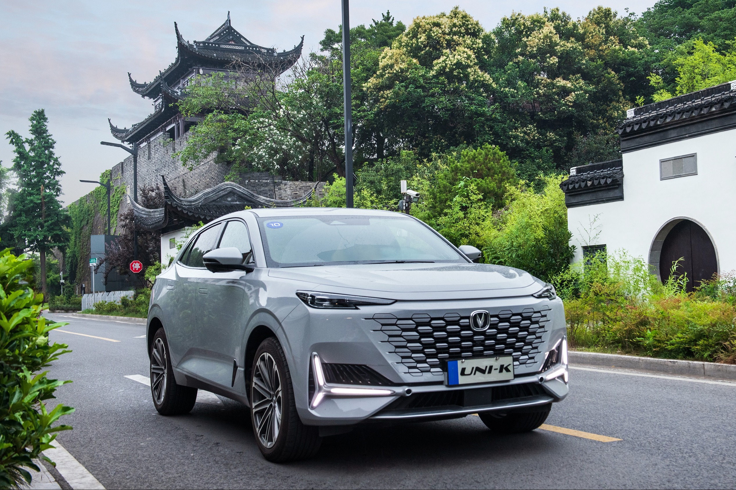 试驾长安uni-k,运动的外表下,开起来居然是舒适的取向