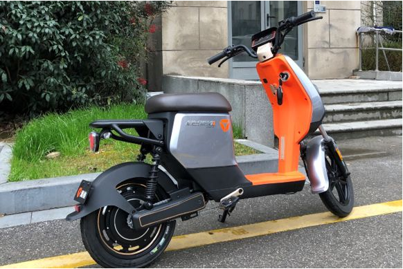 续航百公里兼具超高性价比,这款雅迪电动车de1是真的香啊!