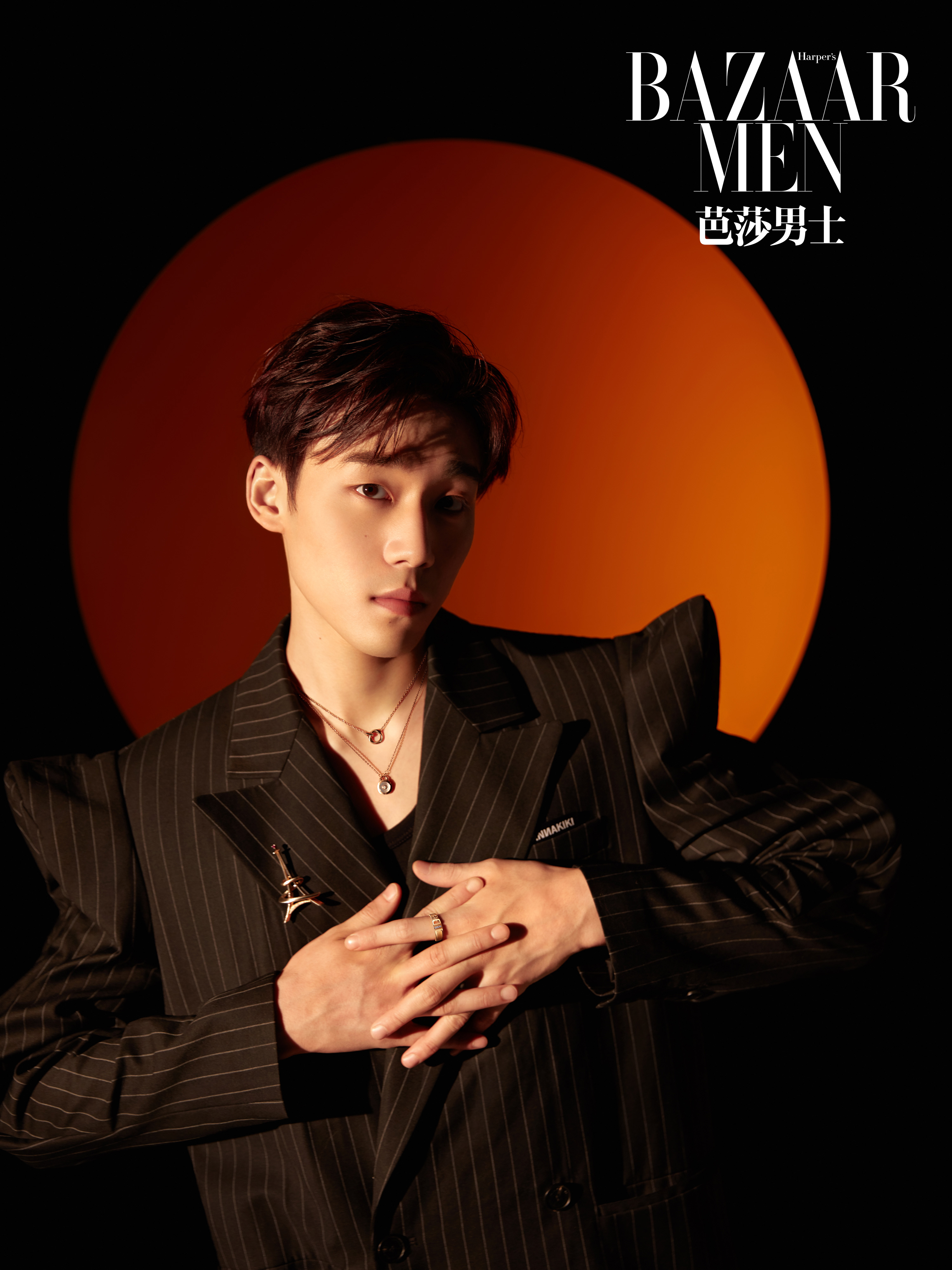 谢兴阳时尚大片来袭 廓形西装彰显少年英气__凤凰网