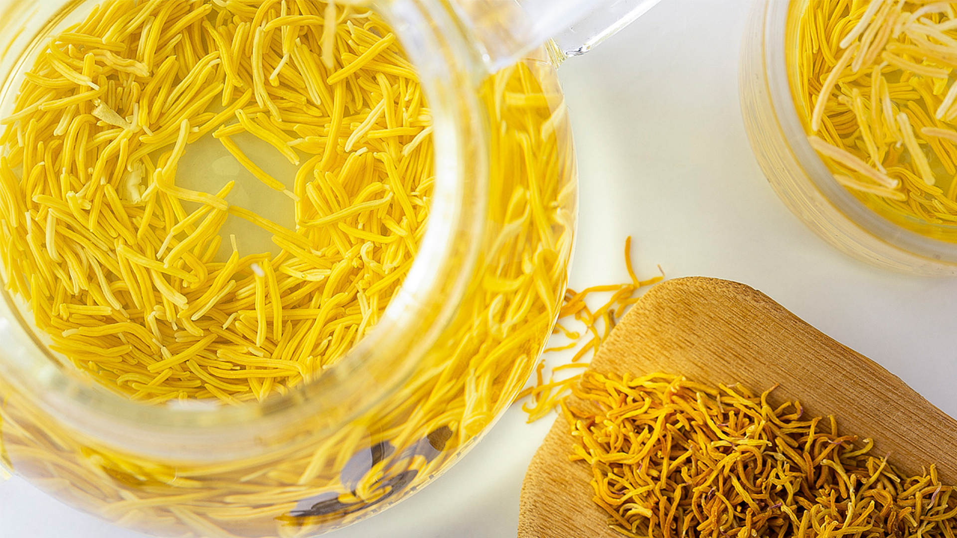 牡丹花,可以制作成牡丹全花茶,花瓣可以作为馅料食用;牡丹花蕊,可制作