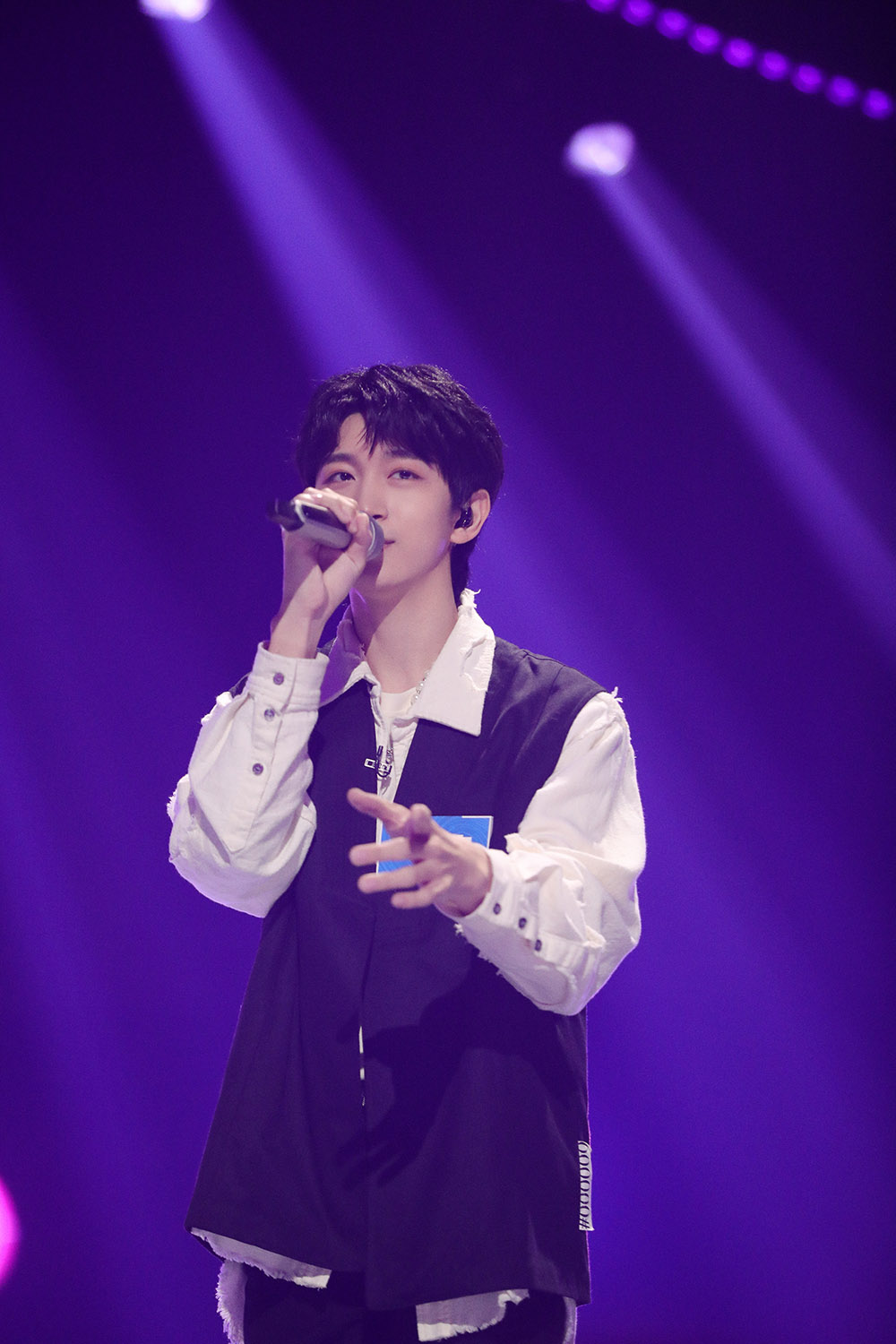 《谁是宝藏歌手》同曲对唱新模式 凡宇获推荐人联名舞台机会