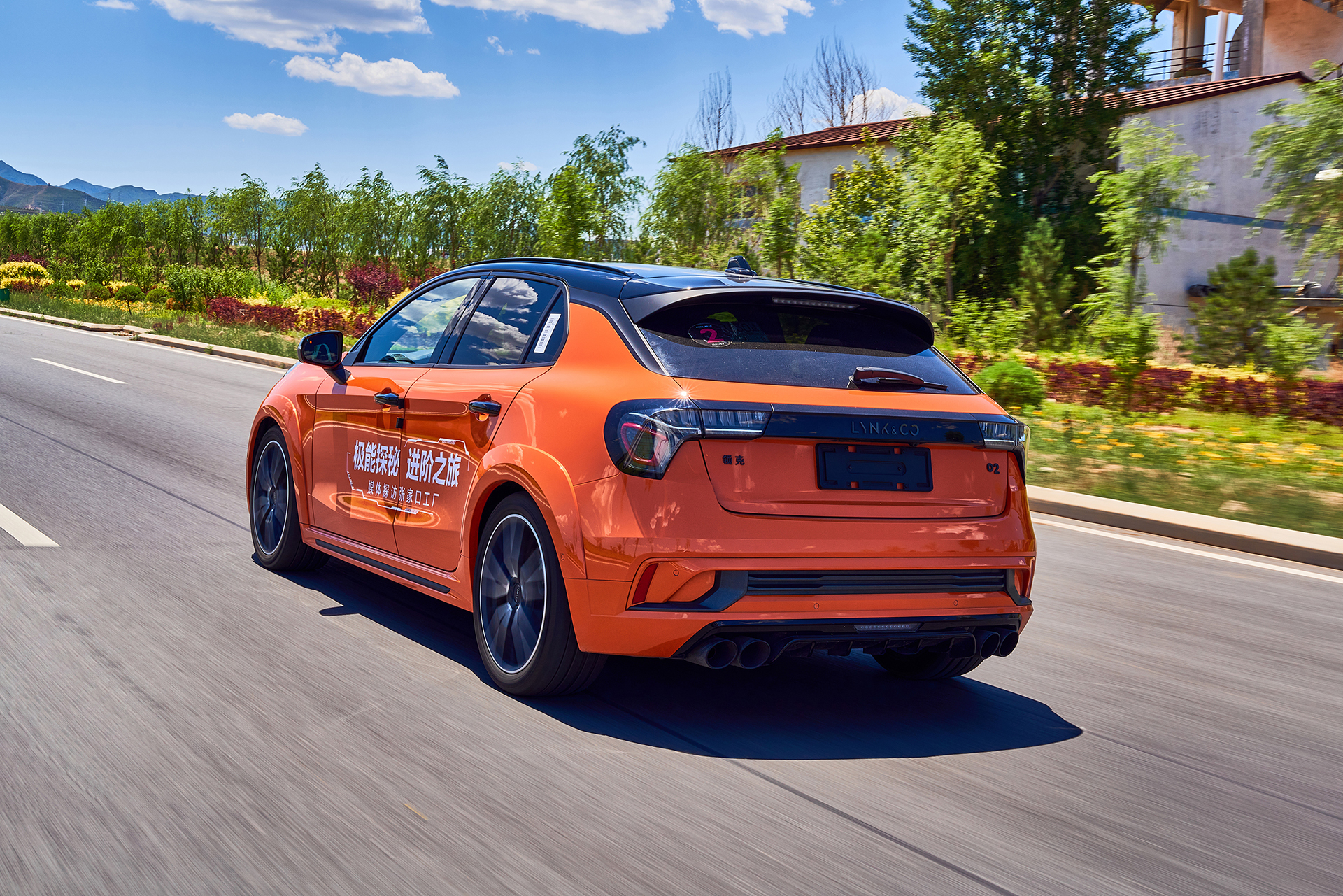 试驾国产小钢炮领克02hatchback 探访领克汽车工厂