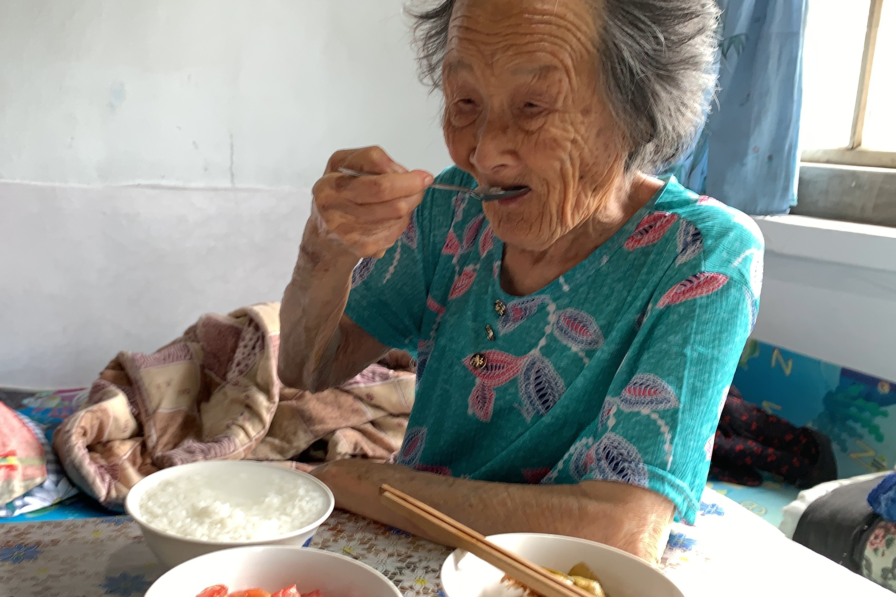 农村99岁老人日常饮食，看今天的胃口怎么样