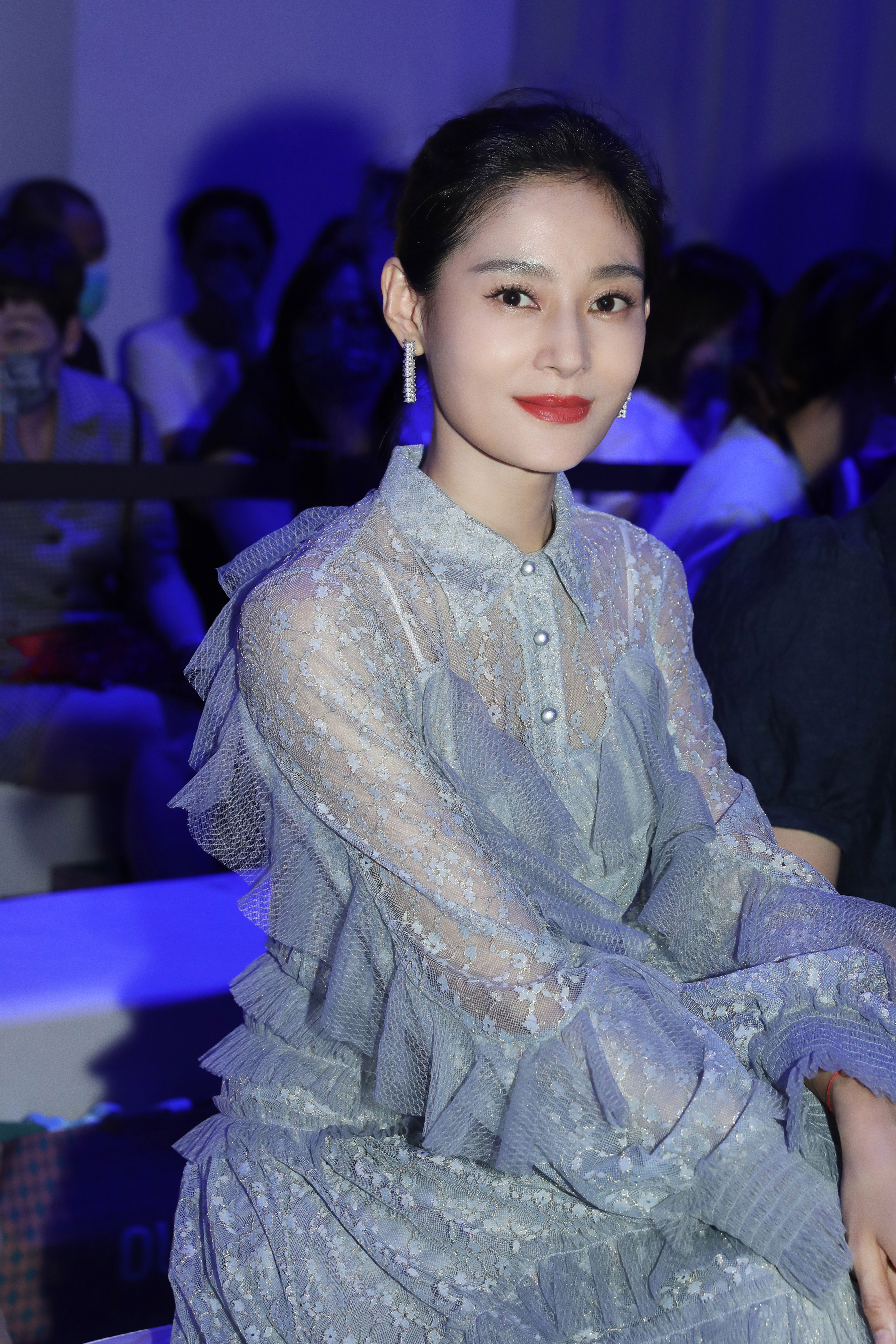 王媛可亮相wonderland风格之夜诠释女性优雅之美