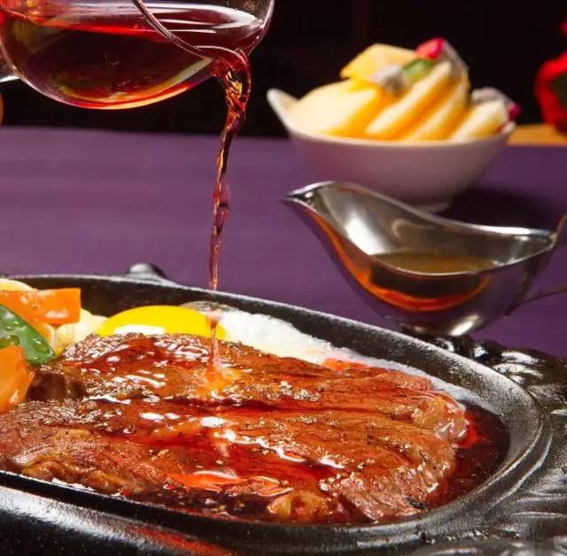 3, 沙拉酱和牛排这些酱汁的热量也都很高,所以最好少加为妙.