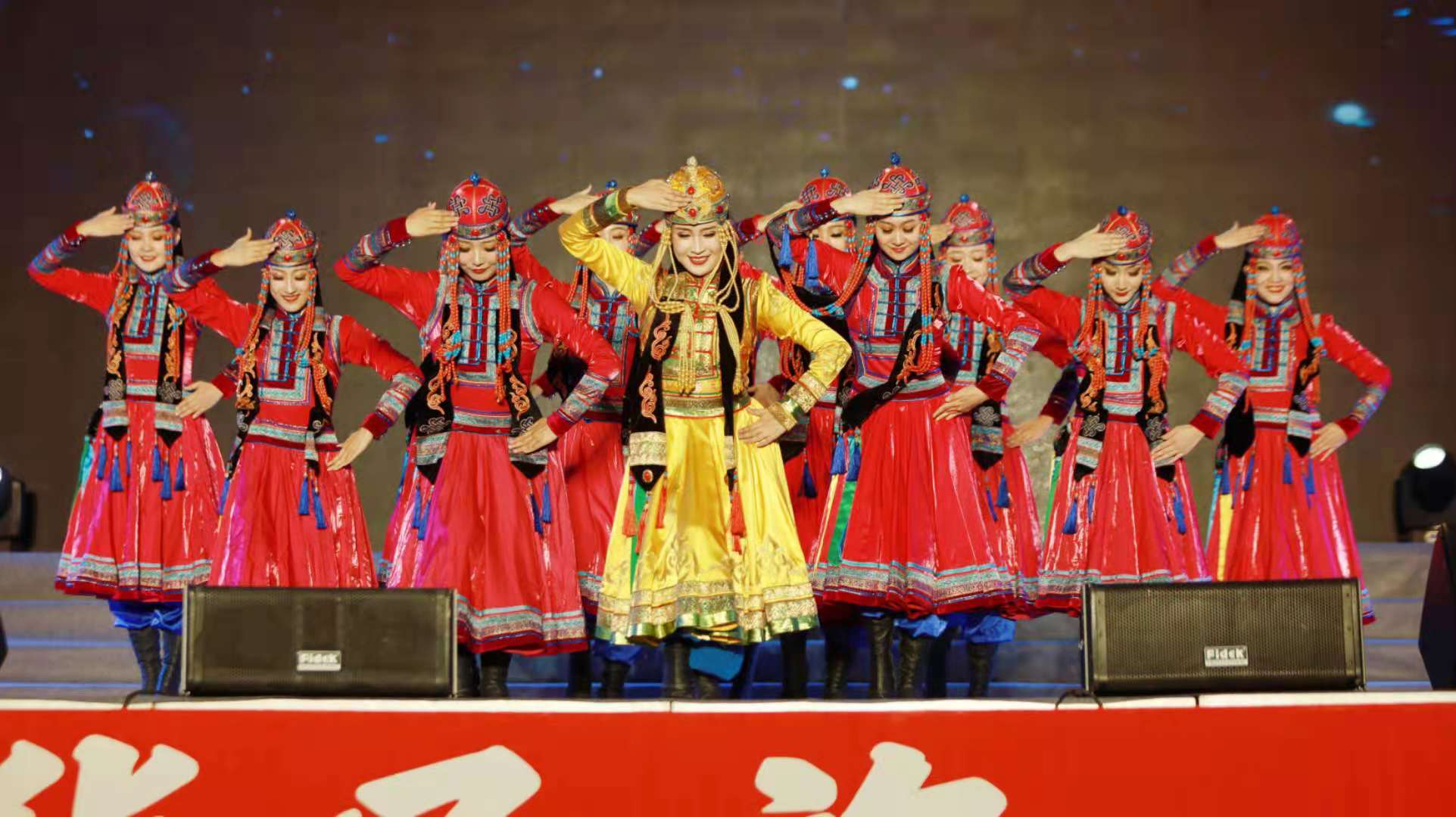 第六届西部民歌会开幕各地选手同台竞技呈现视听盛宴