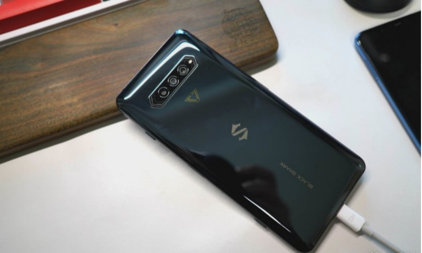 闪电修:王者的顶级游戏手机——黑鲨4