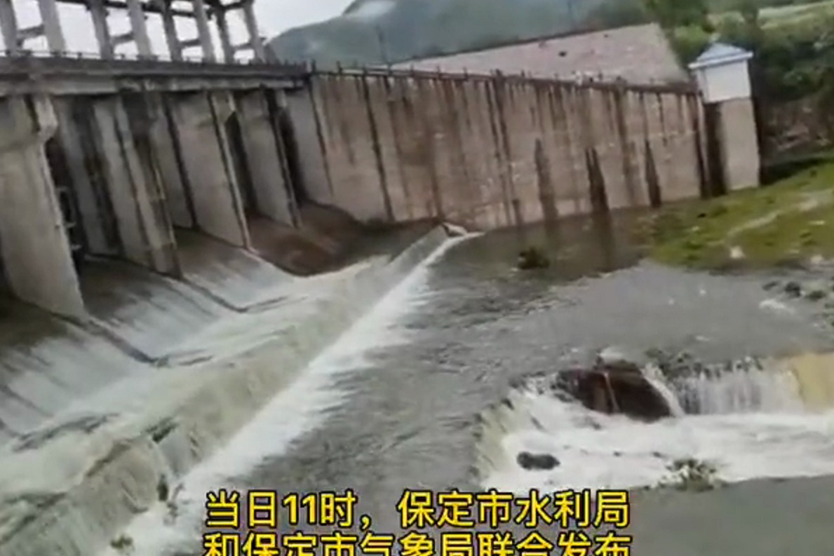 保定市再迎暴雨，龙门水库开闸泄水