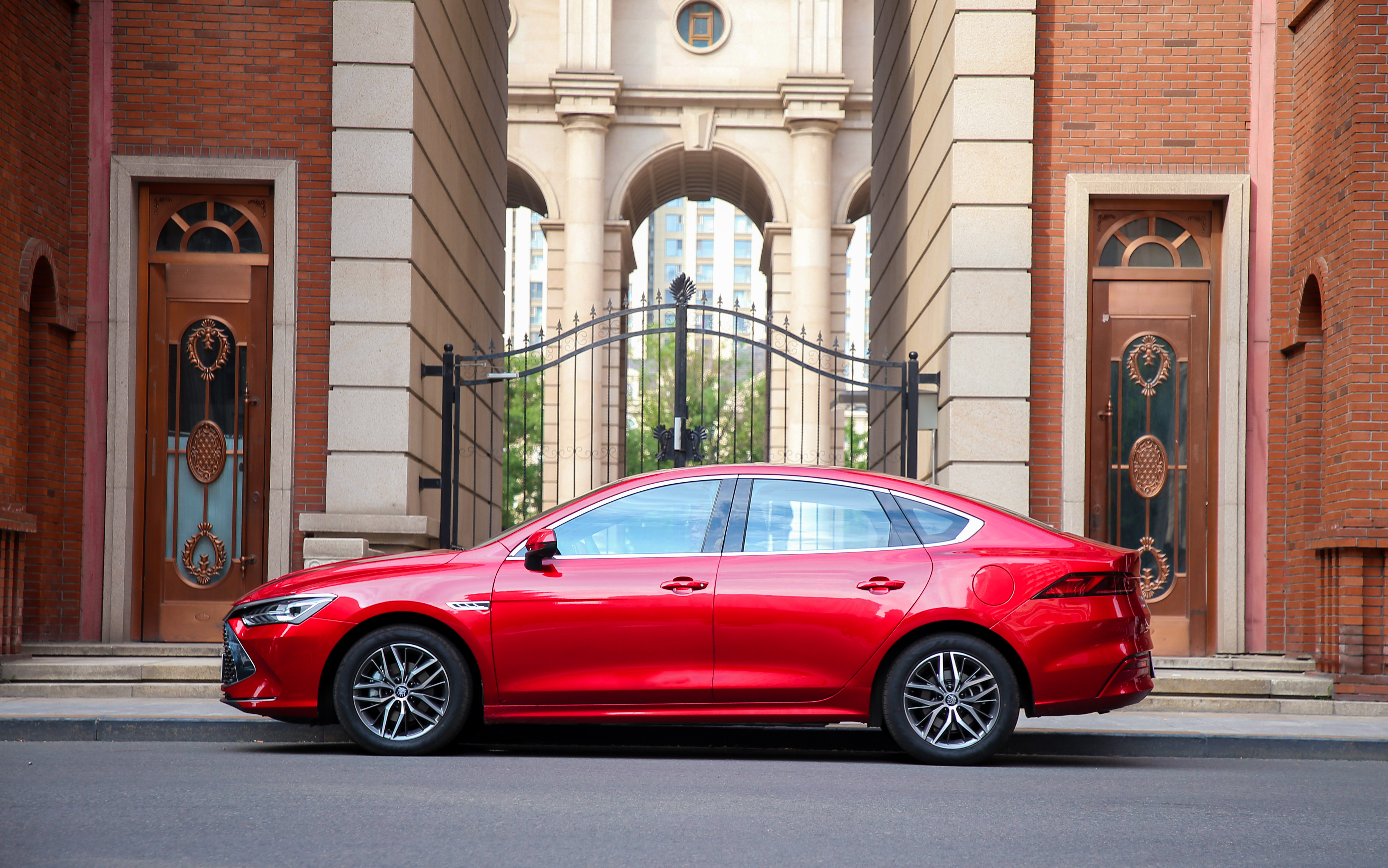 试驾燃油轿车颠覆者秦plusdmi丨汽车新王朝肱股之臣名不虚传