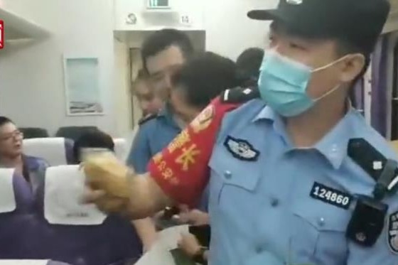 被困51小时后，k226/227次列车重新启程！