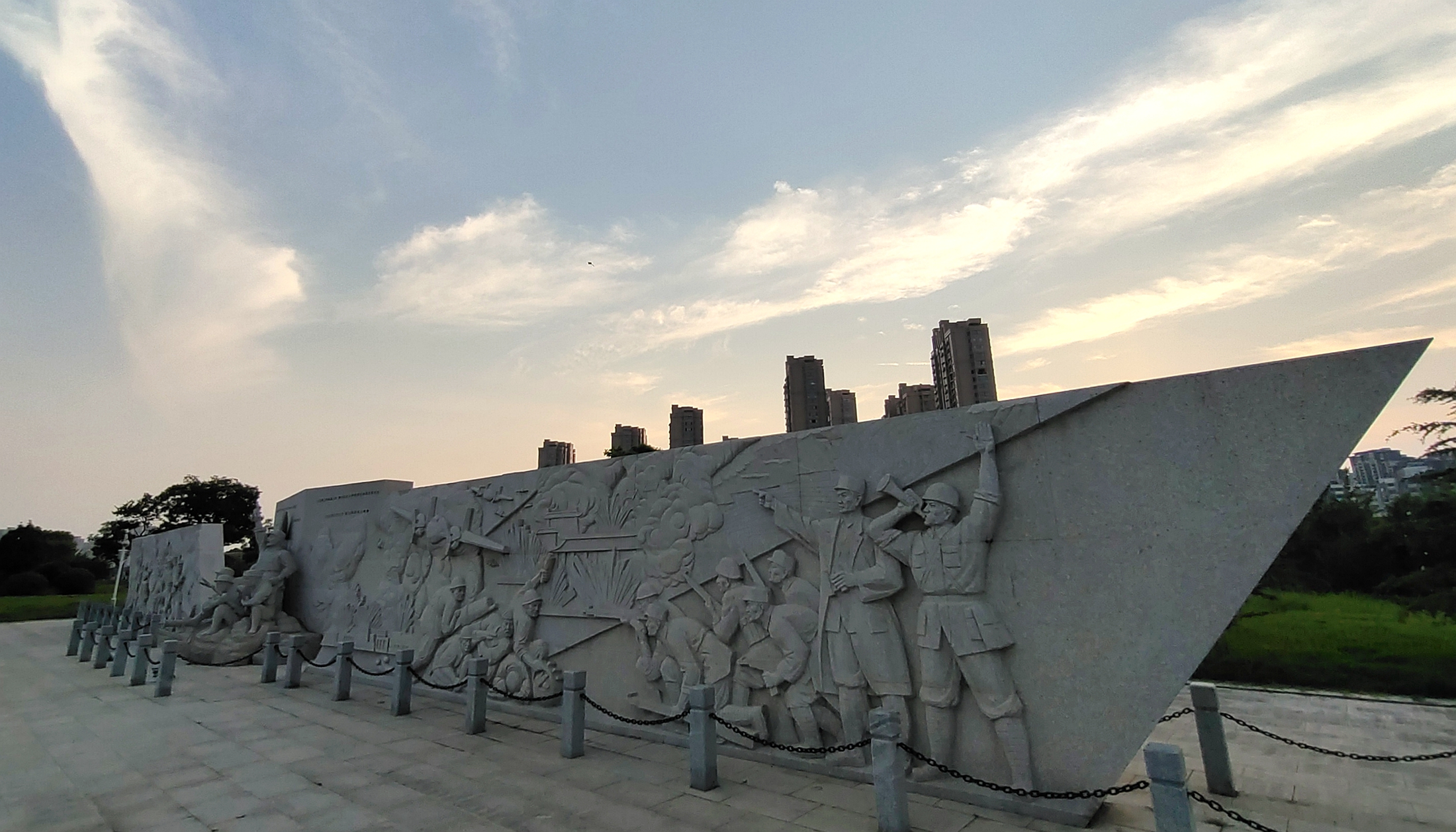 是一座纪念性的建筑,已经成为蚌埠一座历史文化的地标