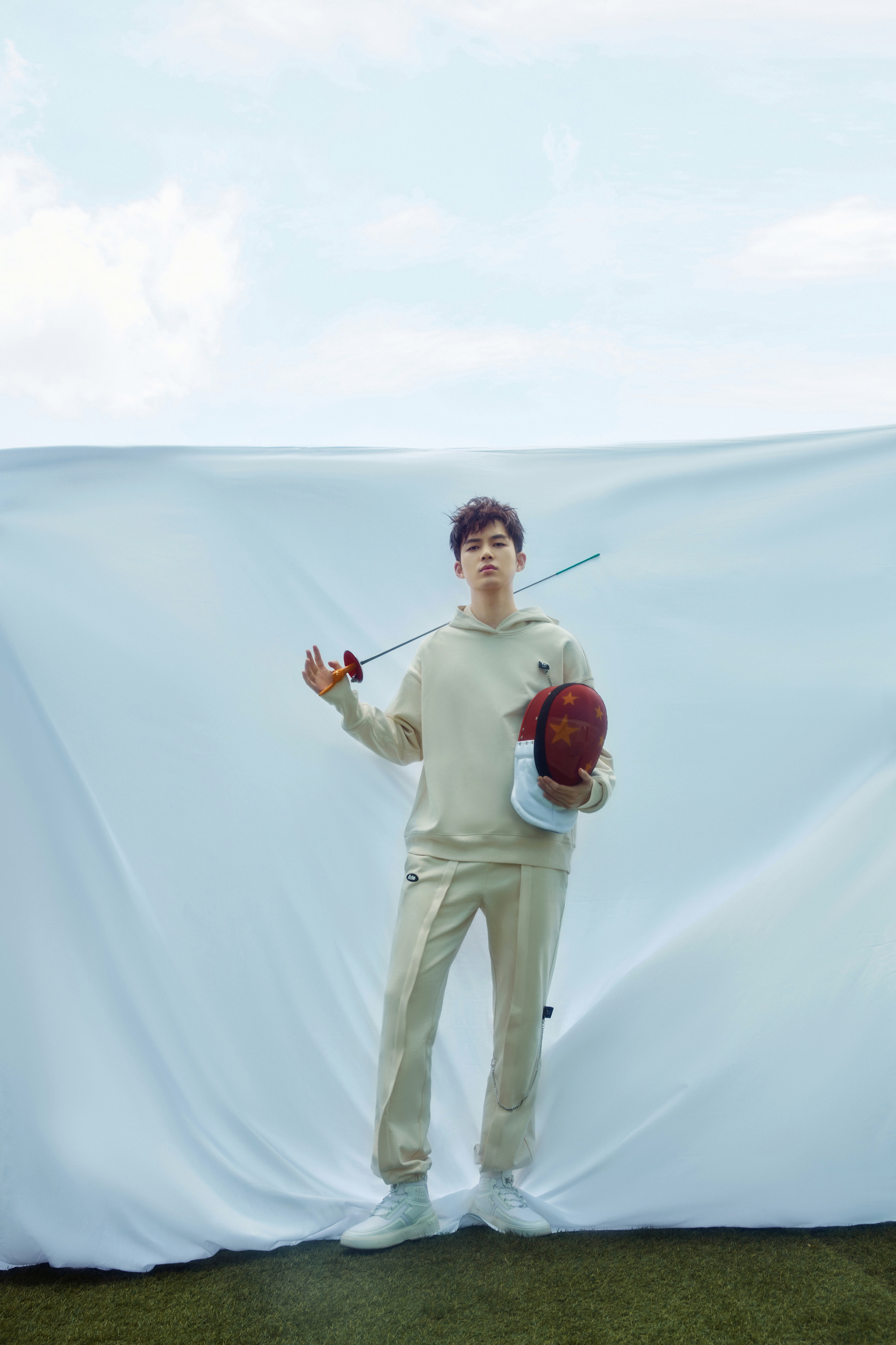 董力手握击剑写真曝光 阳光运动确不失时尚感__凤凰网