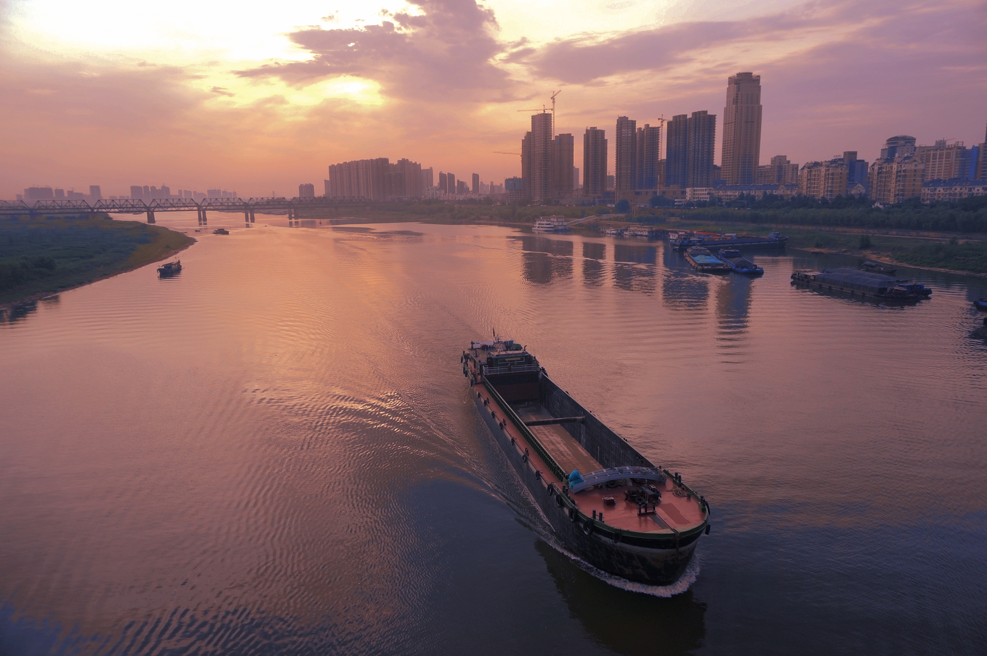 烟花过境蚌埠淮河坦然迎接