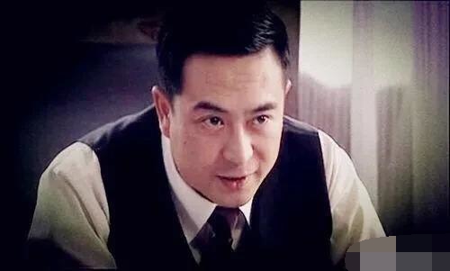 张嘉译演的周乙,和《悬崖之上》于和伟饰演的周乙.你更喜欢谁?