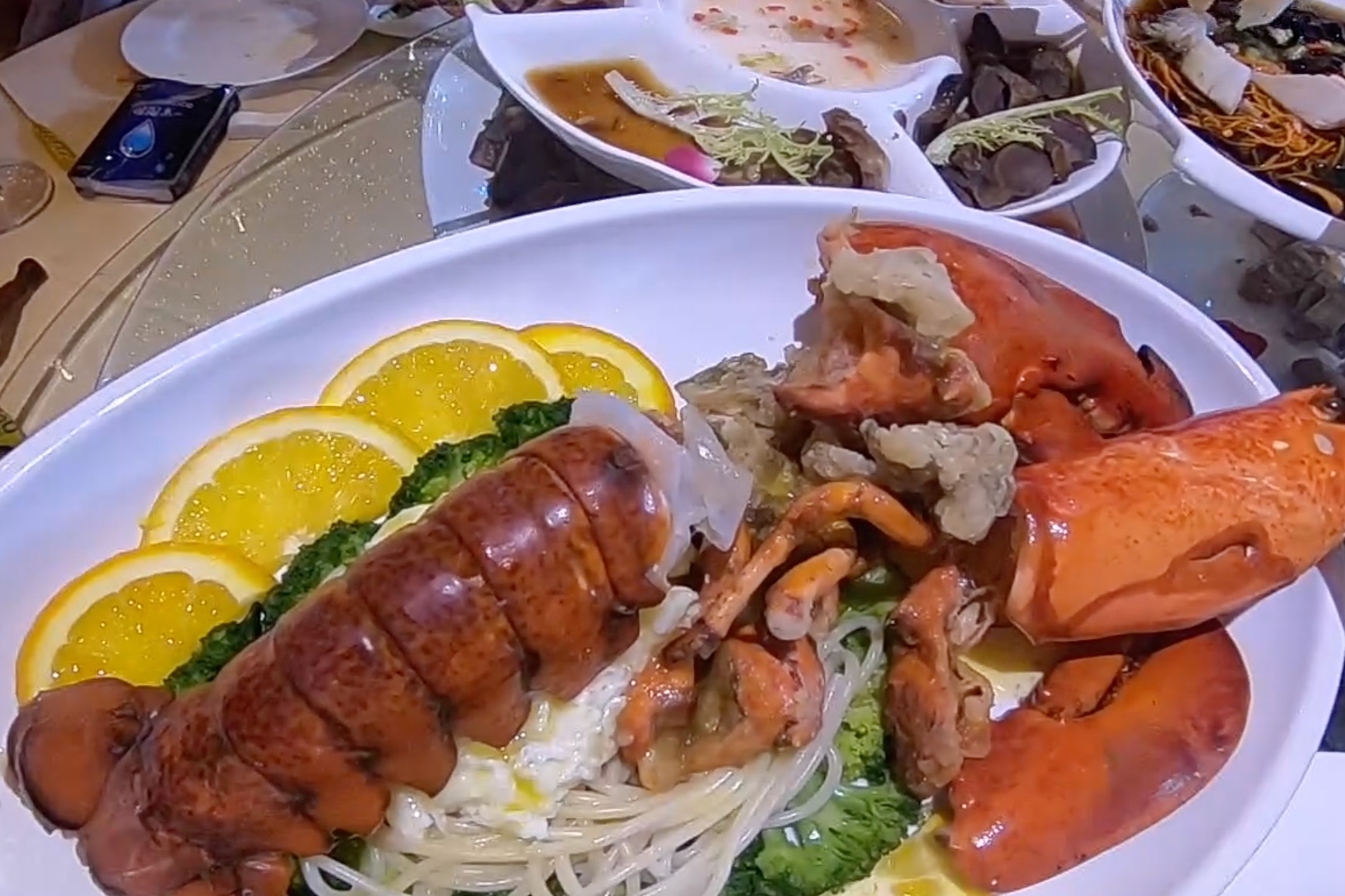 大刘在哈尔滨五星级酒店吃婚宴,一桌菜1688,看看都有啥?