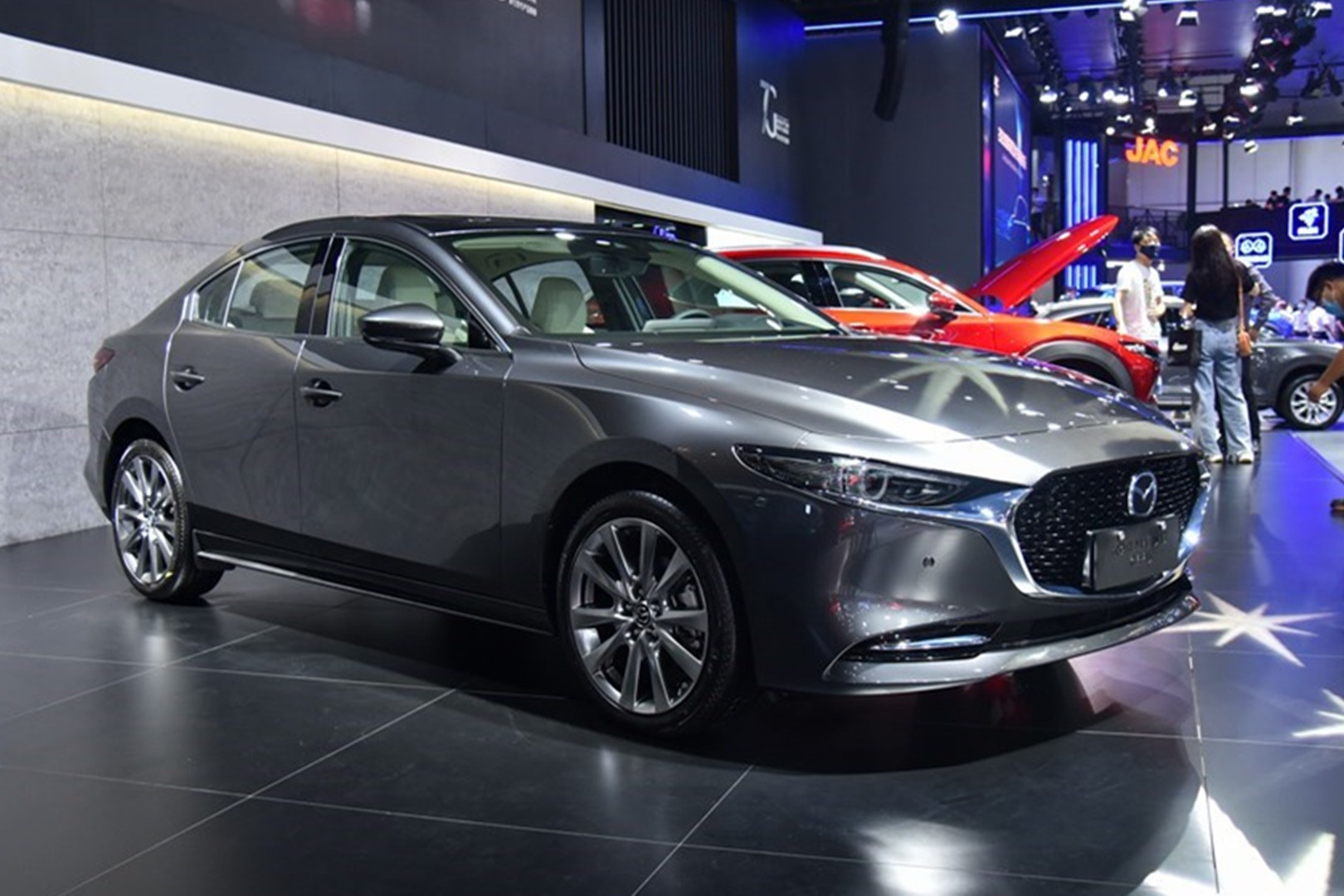 马自达昂克赛拉顶配与阿特兹低配怎么选？哪款更运动？