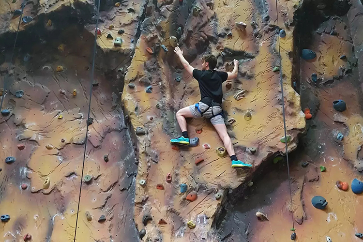 生而向上,攀岩带你体验奥运精神!__凤凰网