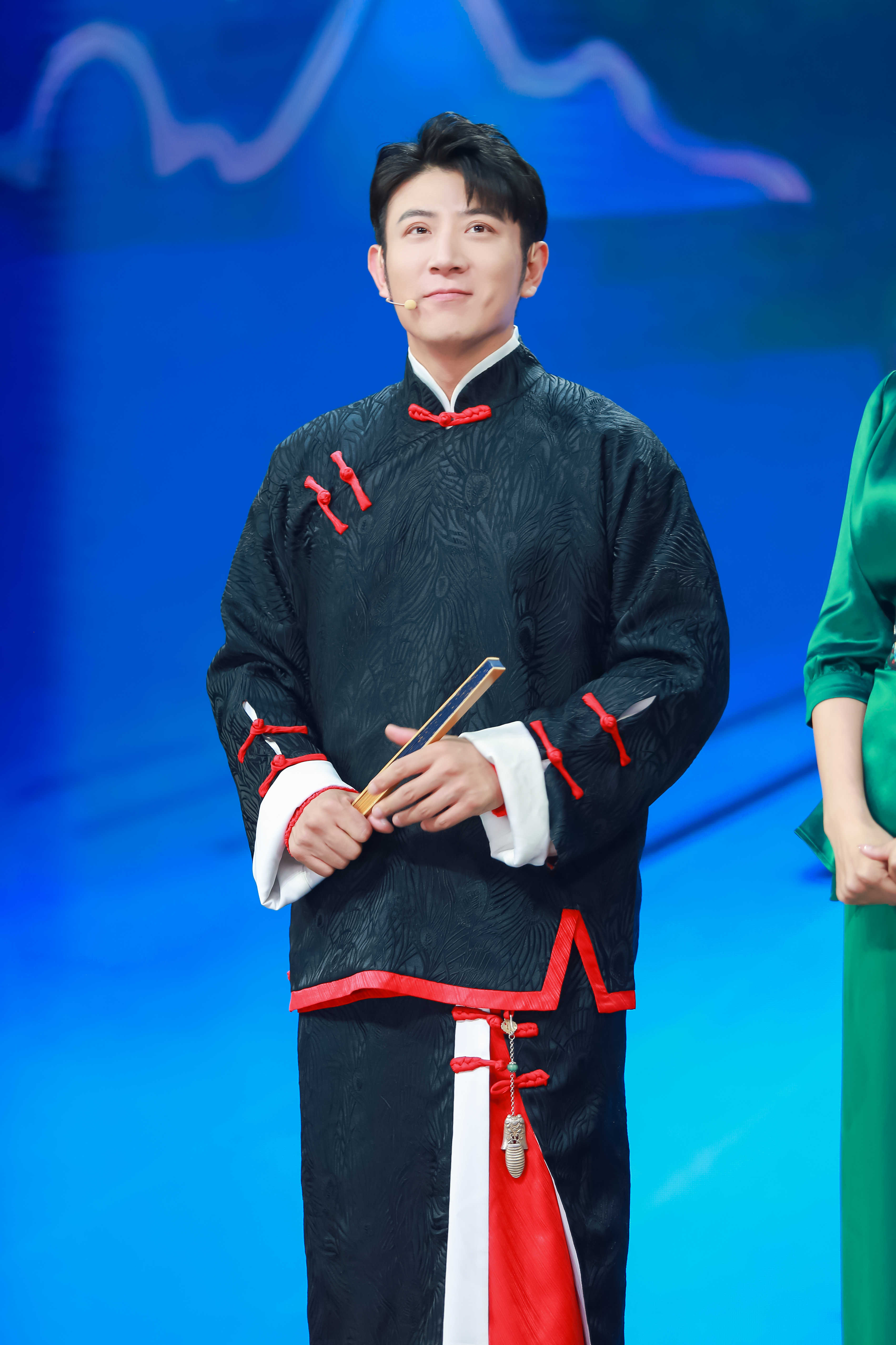 高晓攀好戏连连看开播再登央视跨界主持获好评
