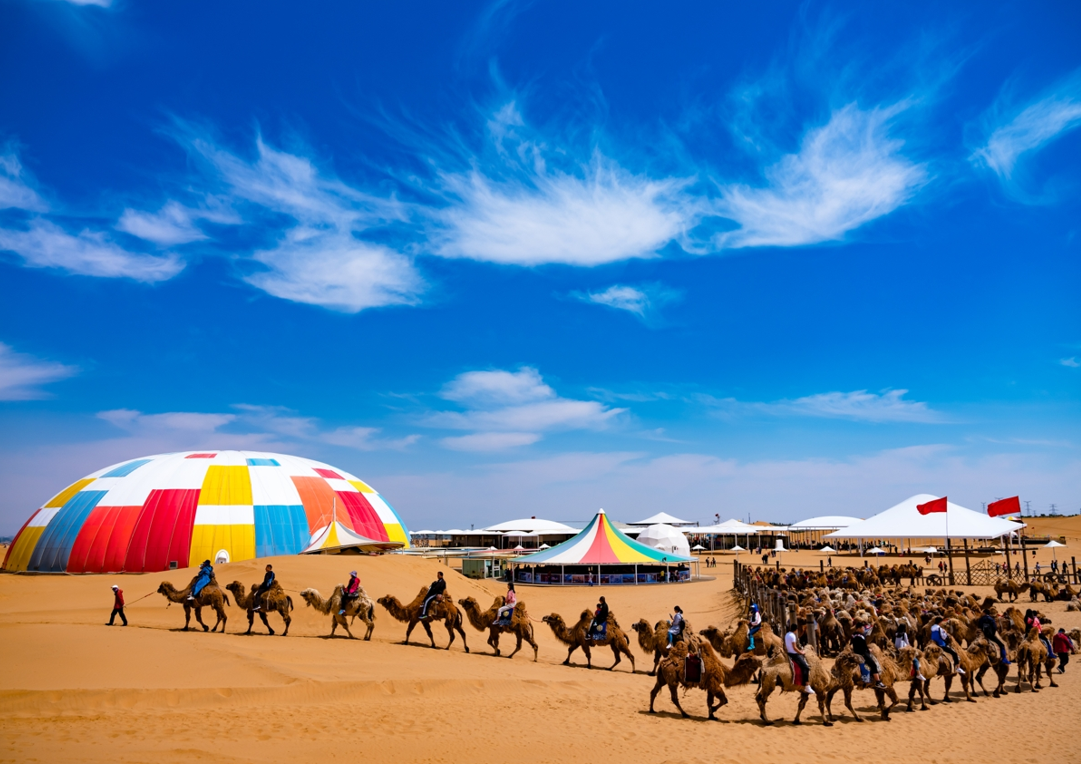 网红打卡地响沙湾听这里的沙子在唱歌