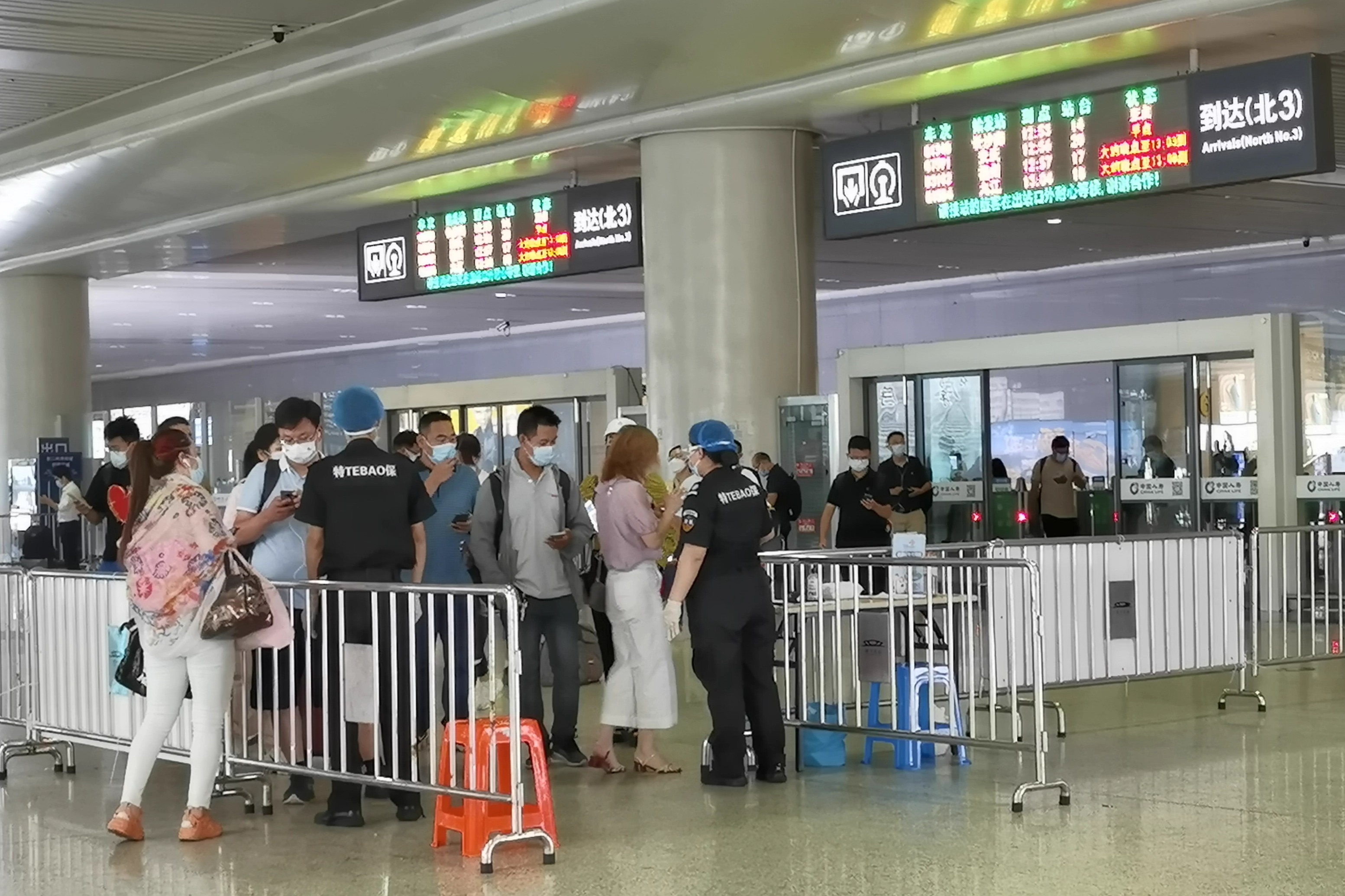 视频 | 全国多地疫情反弹 杭州东站一线防控举措再升级