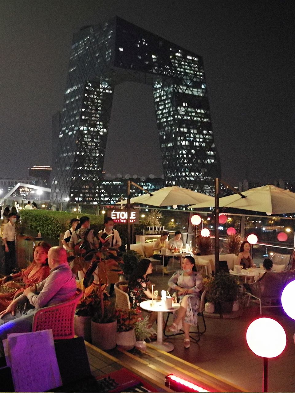 馨宁居休闲家具代表力作,国贸大厦空中花园福楼爵士星空酒吧外摆