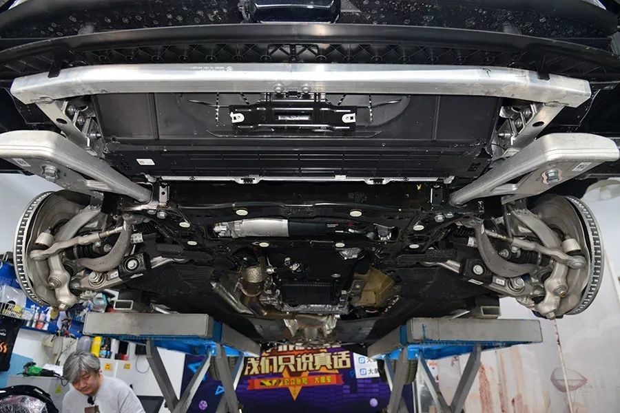 宝马X5：操控这么好是有原因的，看了底盘就知道了