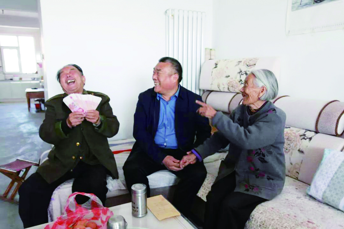 南村社区党委书记李凤德:闪亮初心赢民心 勇于担当促振兴