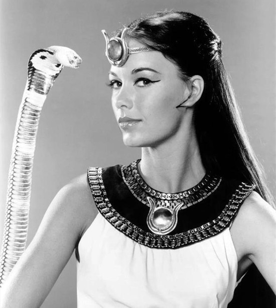 《伊希斯的秘密》,担任安德里亚托马斯/伊希斯 (andrea thomas/isis