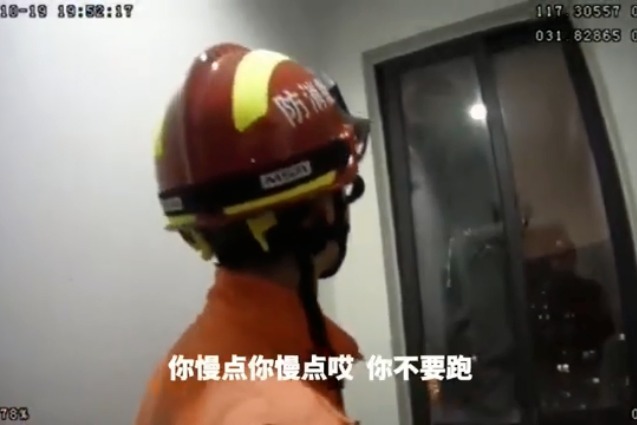 一小时苦劝！合肥“90后”民警救下“00”后轻生少年