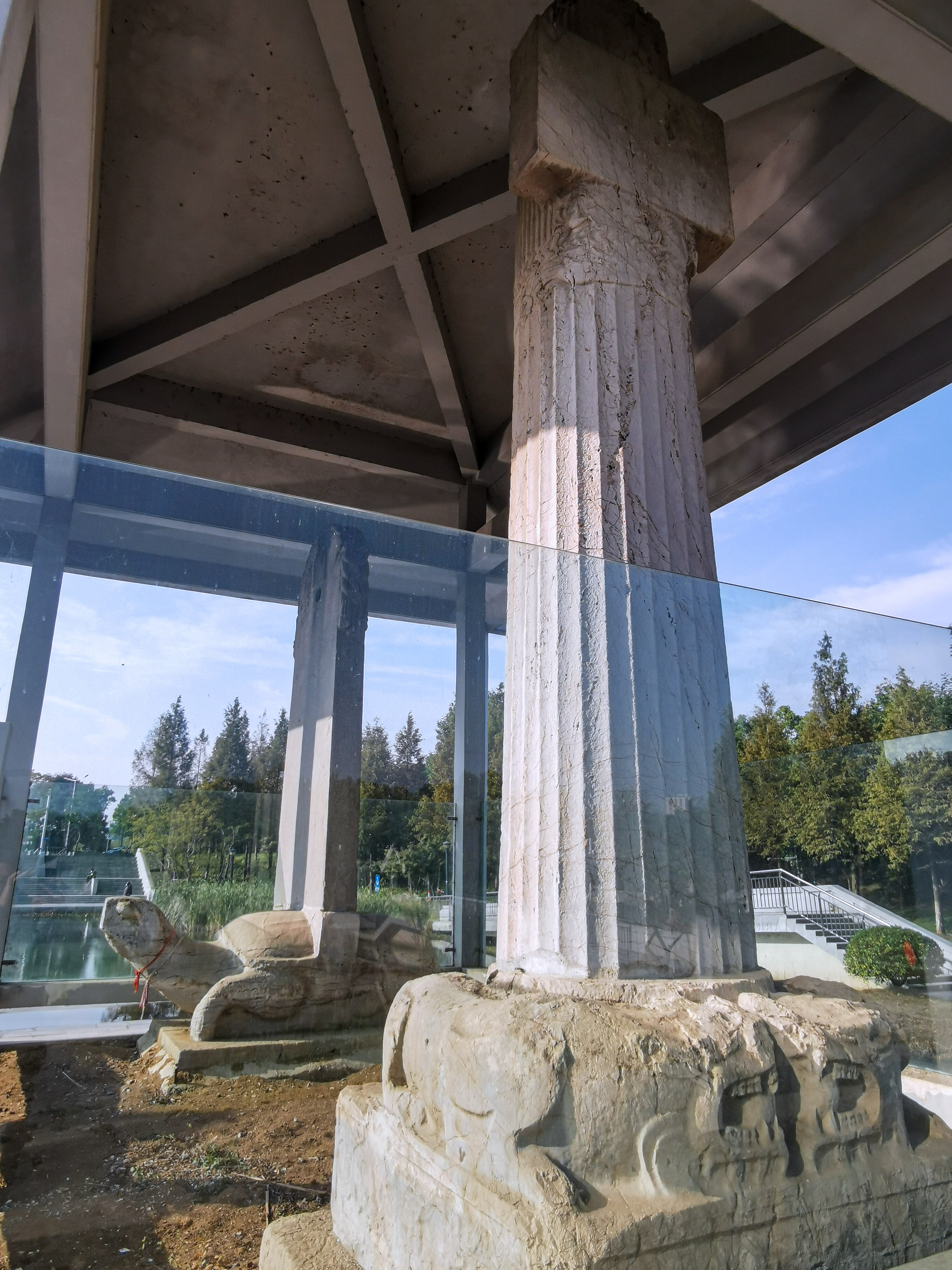 思窝爱旅行的涛哥:南京萧宏石刻公园,感受1500多年前的石刻艺术__凤凰